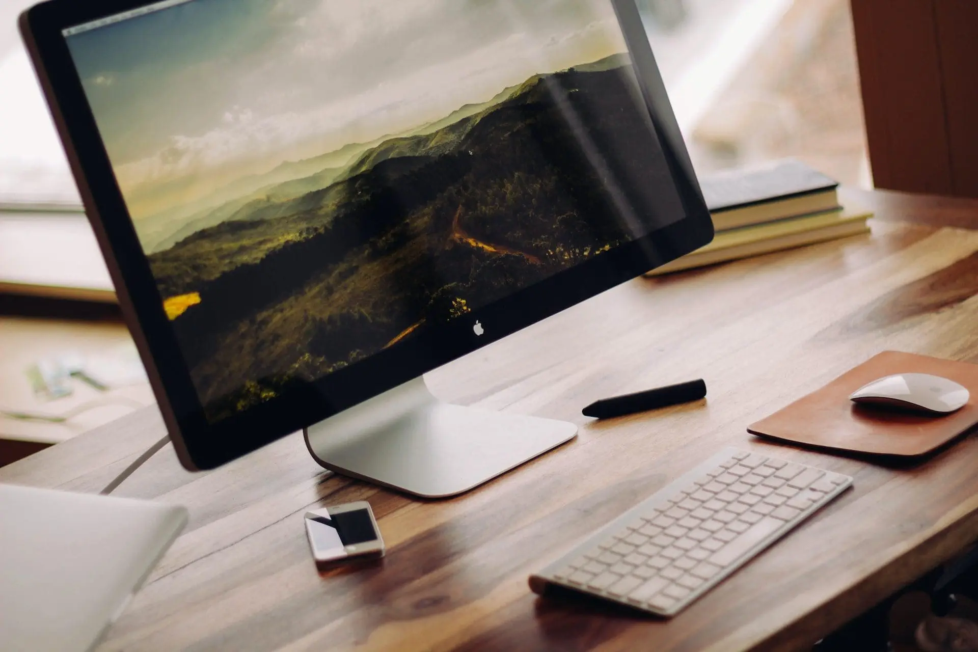 imac on top of wooden table