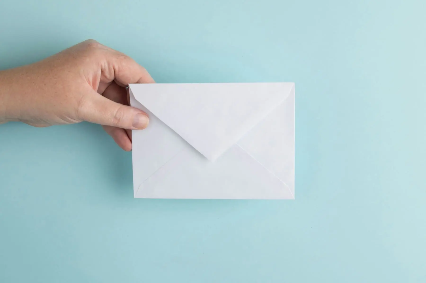 hand holding envelope