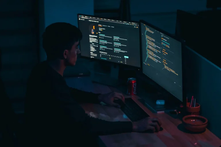 A Night Owl’s Guide to Dark Mode Web Design for an Aesthetic, Eye-Friendly Website